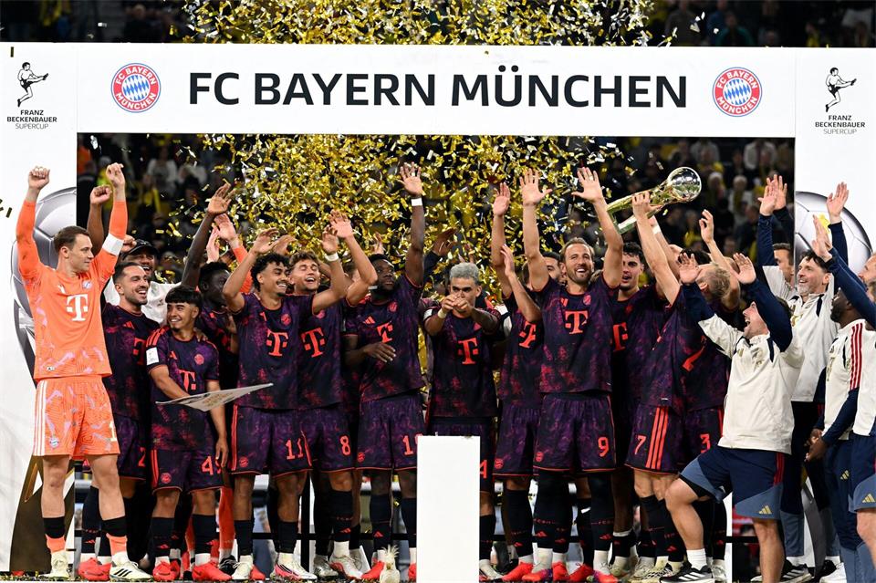 Der FC Bayern München sicherte sich mit dem Franz-Beckenbauer-Supercup den ersten Titel der Saison.Federico Gambarini/dpa