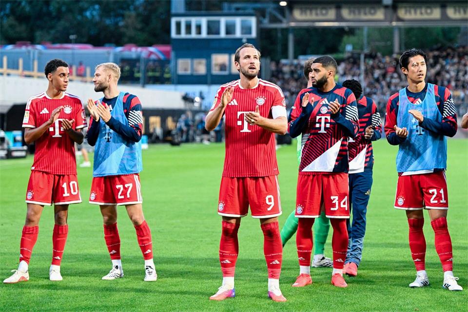 Der FC Bayern bejubelte in Elversberg einen mühevollen Arbeitssieg.Uwe Anspach/dpa