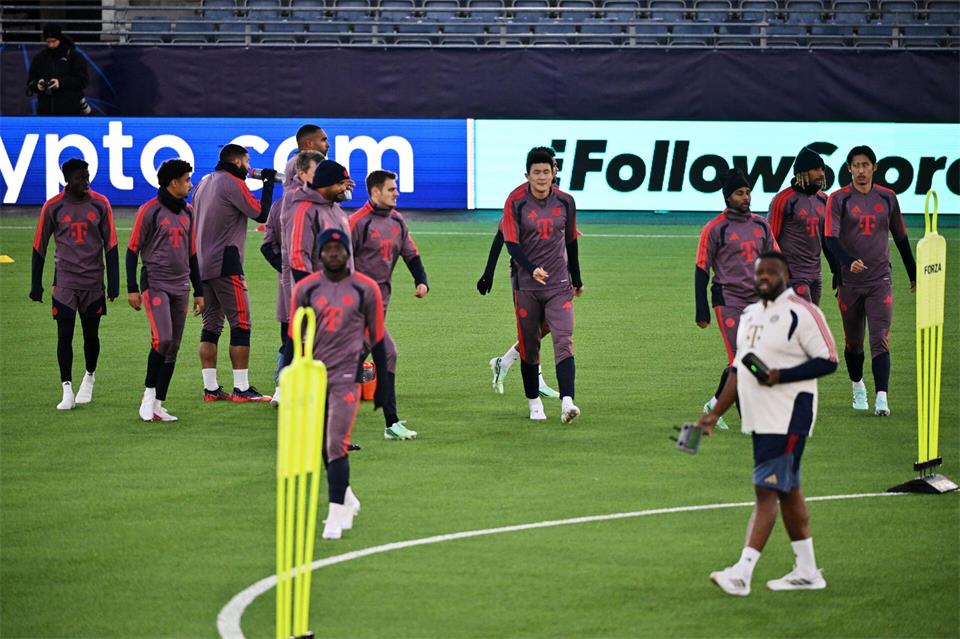 Der FC Bayern trifft auf ein Team mit zwei Cheftrainern.Peter Kneffel/dpa