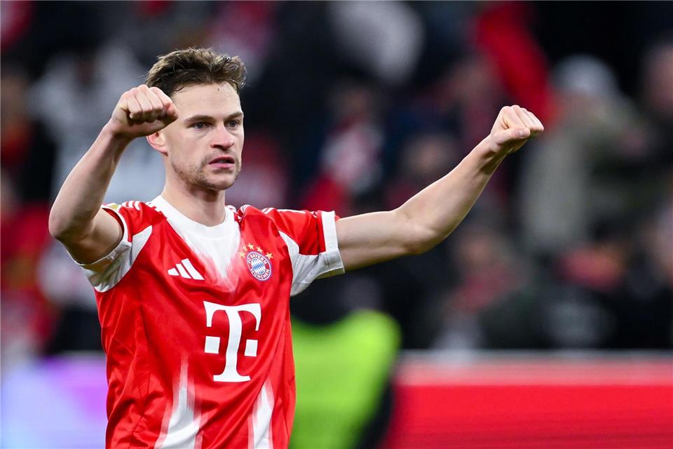 Der FC Bayern um Joshua Kimmich jubelt über einen klaren Sieg. Sven Hoppe/dpa