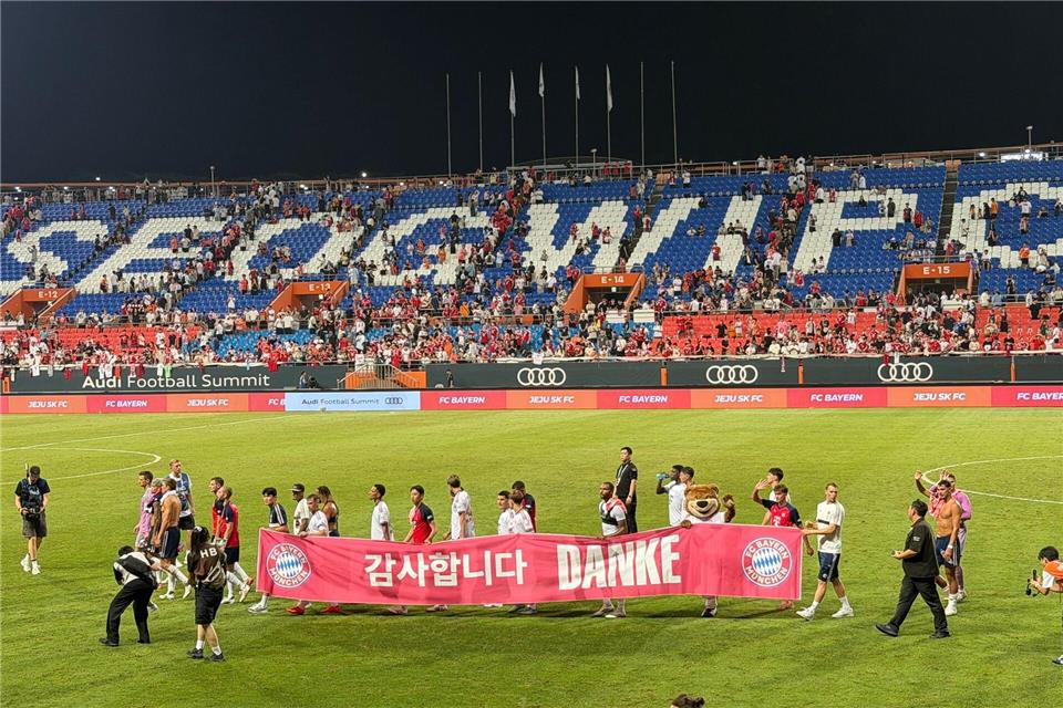 Der FC Bayern verabschiedet sich mit einem Testspielsieg aus Südkorea.Christian Kunz/dpa