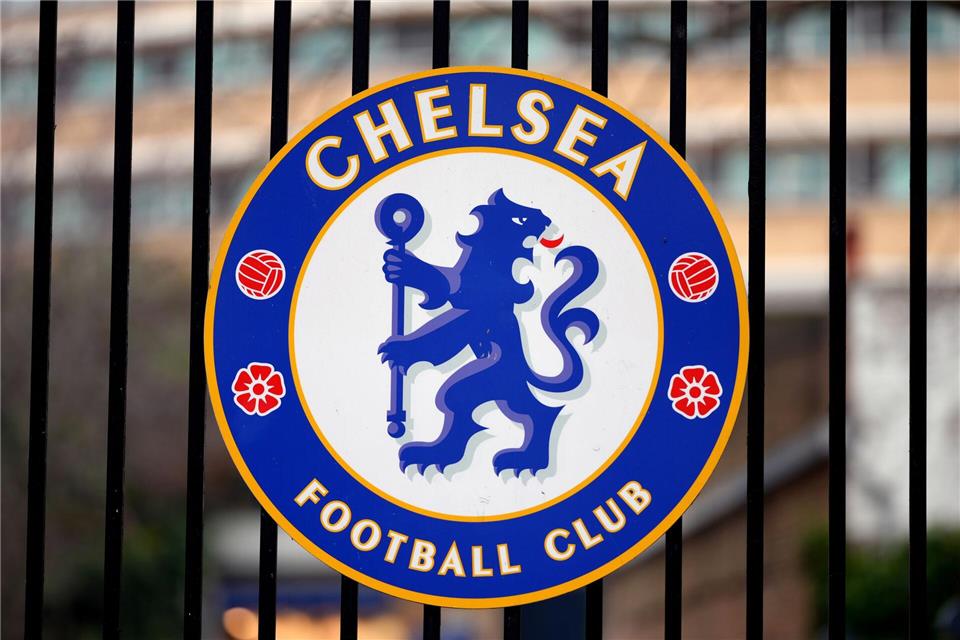 Der FC Chelsea muss sich wegen mutmaßlicher Regelverstöße in 74 Fällen vorm englischen Fußballverband verantworten.John Walton/PA Wire/dpa