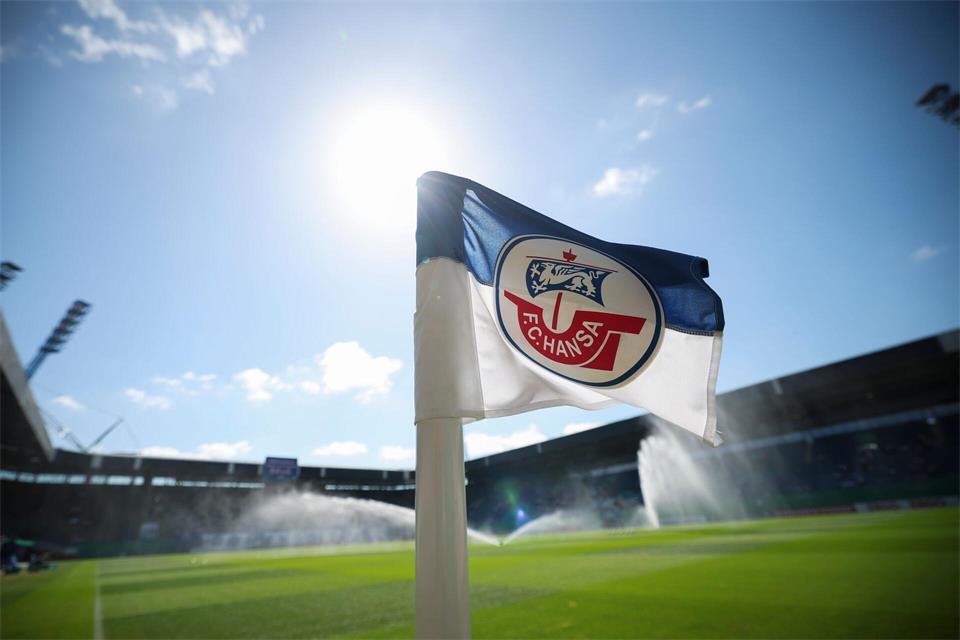 Der FC Hansa Rostock hat deutlich schneller als erwartet einen Großteil seiner Schulden abgebaut. (Symbolbild)Christian Charisius/dpa