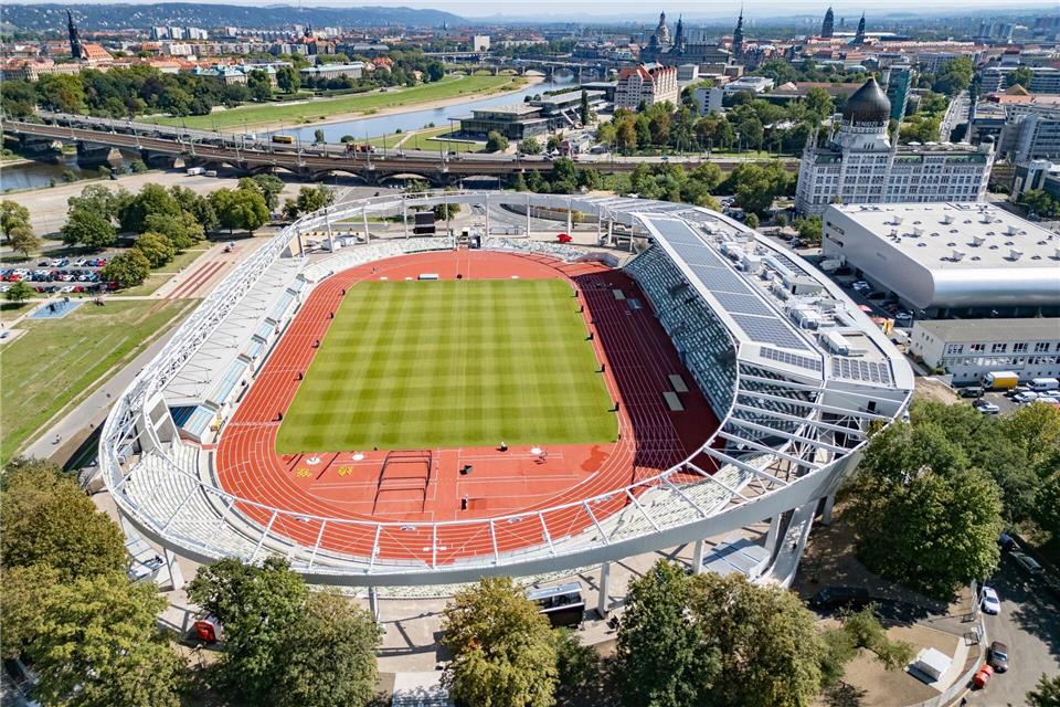 Der FC Landtag lädt zum Parlamentarischen Fußball-Turnier ins Dresdner Heinz-Steyer-Stadion (Archivbild). Robert Michael/dpa