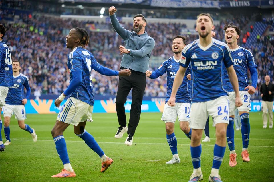Der FC Schalke 04 ist Tabellenführer und damit der große Aufstiegsfavorit. (Archivbild)Bernd Thissen/dpa