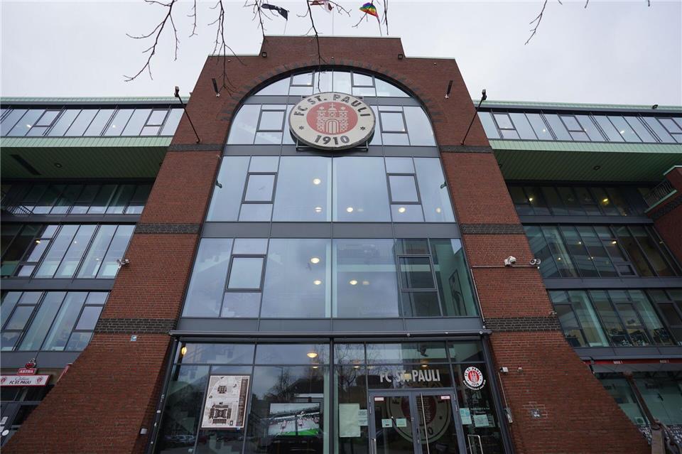 Der FC St. Pauli ist bei der Suche nach neuen Spielern in der Heimat seines Kapitäns Jackson Irvine fündig geworden.  Marcus Brandt/dpa