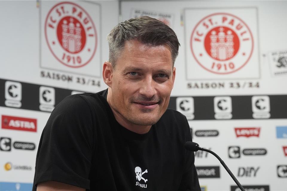 Der FC St. Pauli hat Alexander Blessin offiziell als neuen Trainer vorgestellt.