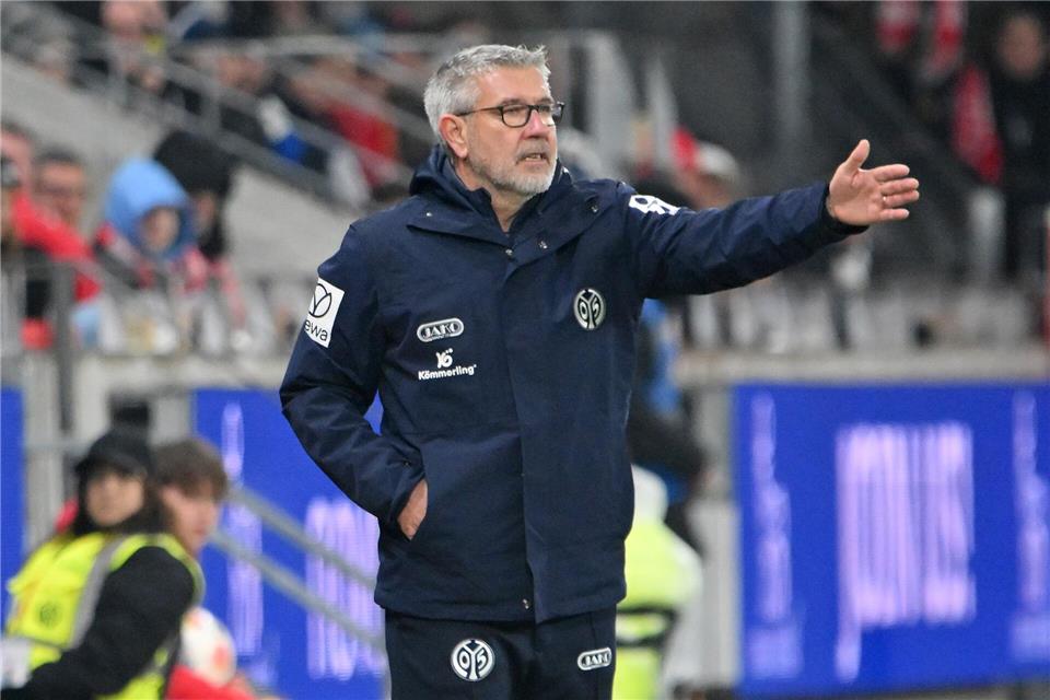 Der FSV Mainz 05 um Trainer Urs Fischer bekommt es mit Bayer Leverkusen zu tun. (Archivbild)Torsten Silz/dpa