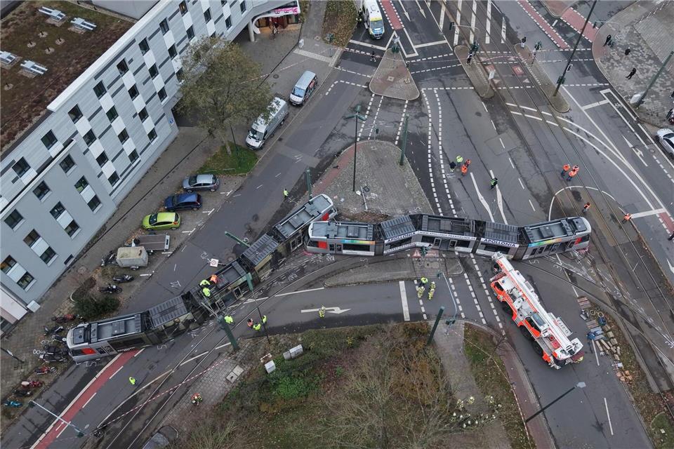 Der Fahrer der Straßenbahn erlitt einen Schock.David Young/dpa