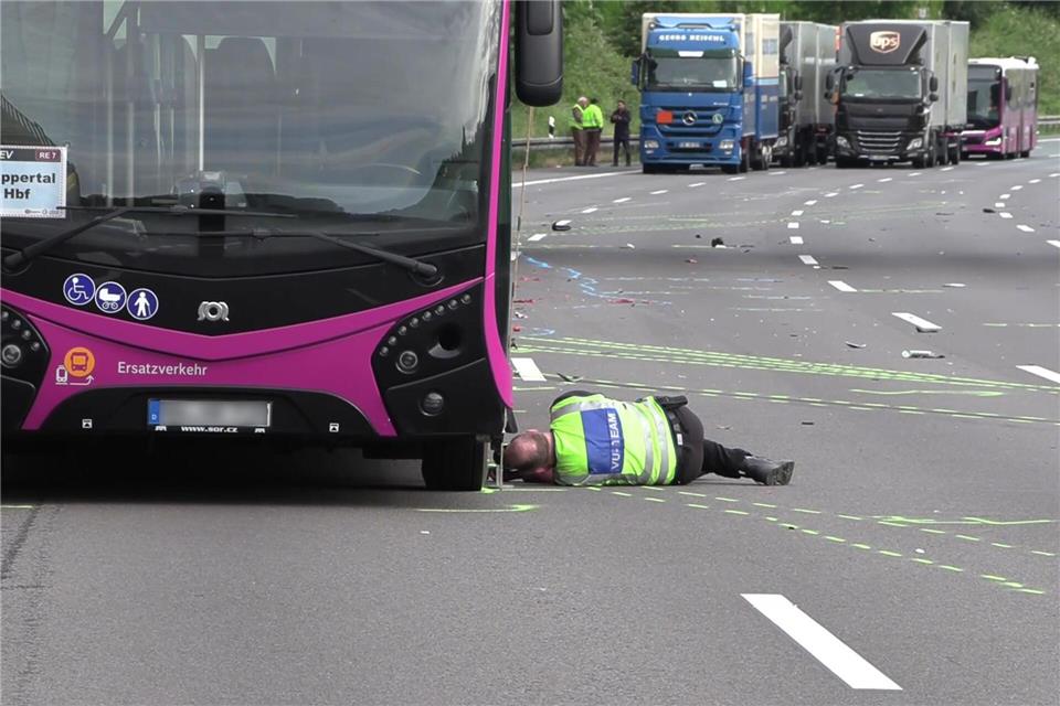 Der Fahrer des Busses konnte nach Angaben der Polizei nicht mehr ausweichen. ----/dpa