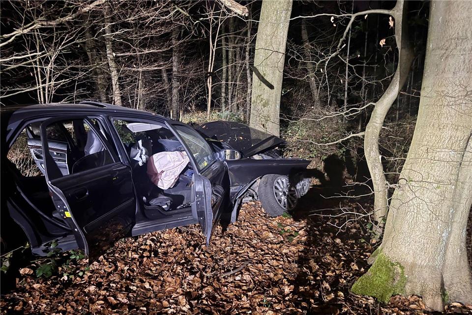 Der Fahrer des Fluchtfahrzeugs habe die Anweisungen der Polizei ignoriert, den Wagen anzuhalten.-/Polizei Mettmann/dpa