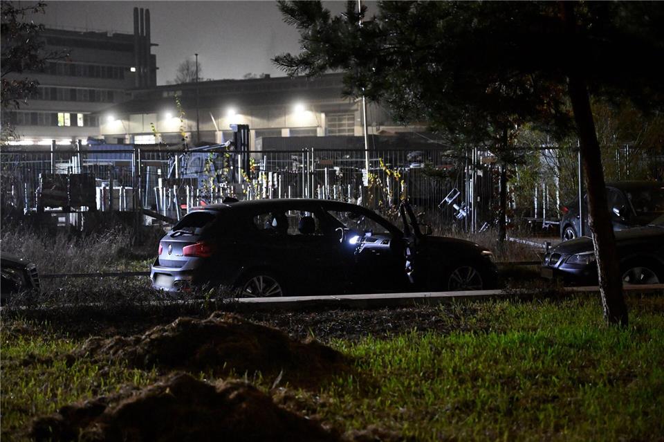 Der Fahrer des Wagens wurde bei dem Vorfall angeschossen. (Archivbild)Felix Hörhager/dpa
