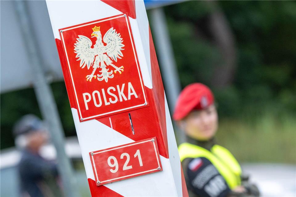 Der Fahrer eines geklauten Wohnmobils hat eine Grenzkontrolle zwischen Tschechien und Polen ignoriert. (Symbolbild)Stefan Sauer/dpa