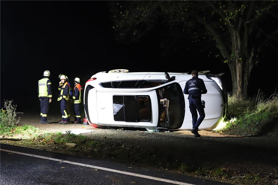Verfolgungsfahrt auf der A3 endet mit schwerem Unfall Der Fahrer ist schwer verletzt in ein Krankenhaus gebracht worden.Sascha Thelen/dpa