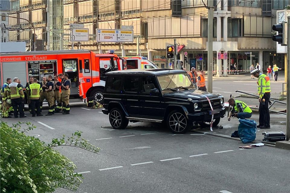 Der Fahrer war in der Stuttgarter Innenstadt mit seinem Geländewagen von der Straße abgekommen. (Archivbild)Marco Krefting/dpa