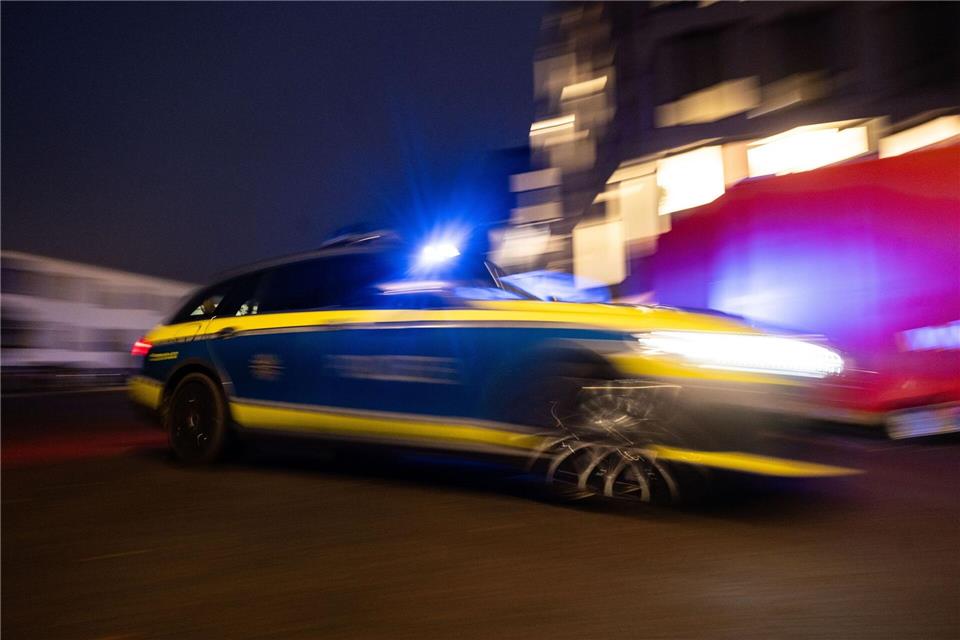 Der Fahrer war laut Polizei mutmaßlich auf dem Rückweg von einem Tuning-Treffen. (Symbolbild)Marijan Murat/dpa