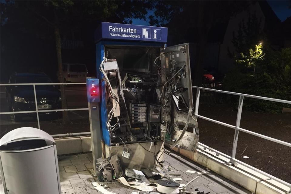 Der Fahrkartenautomat in Marbeck ist bei der Sprengung zerstört worden.