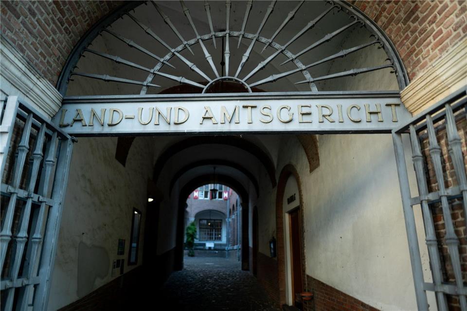 Der Fall am Landgericht sorgte für einiges Aufsehen. (Archivbild)Fabian Strauch/dpa