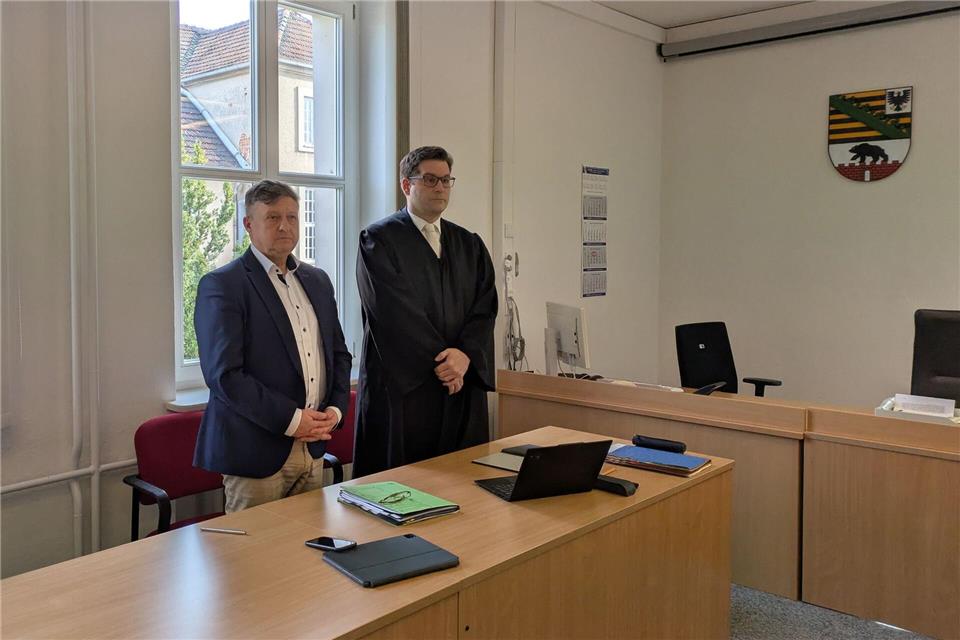 Der Fall um einen X-Post muss erneut am Amtsgericht Aschersleben verhandelt werden. (Archivbild)Christopher Kissmann/dpa