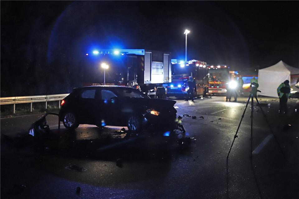 Der Falschfahrer wurde bei dem Unfall tödlich verletzt.Sascha Thelen/dpa