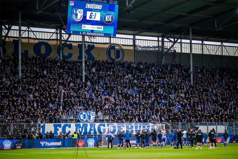 Der Fan war beim Heimspiel des FCM zusammengebrochen. (Archivbild)Julius Frick/dpa