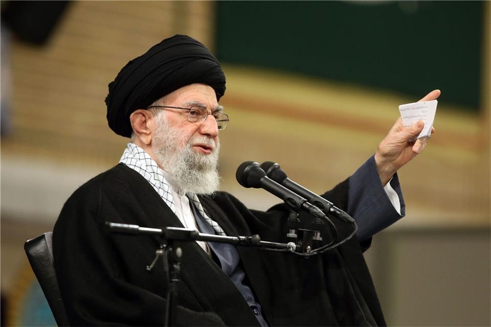 Irans Religionsführer begnadigt Zehntausende Gefangene „Der Feind versucht, die Gehirne zu beherrschen“ :Ajatollah Ali Chamenei.