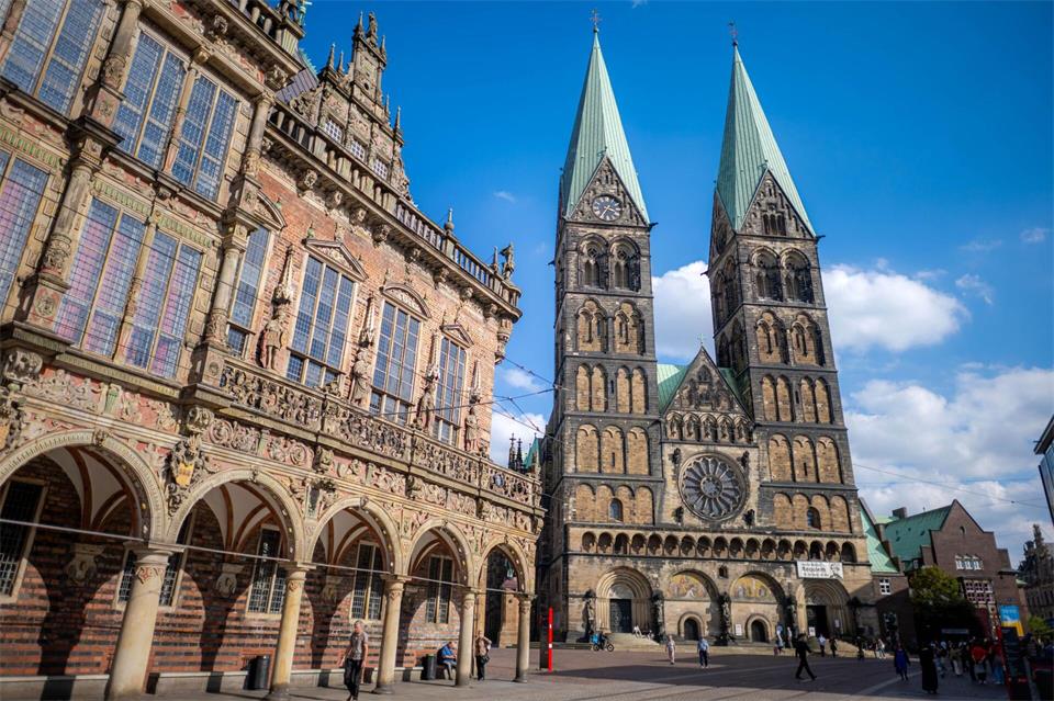 Der Festgottesdienst wird im Bremer Dom gefeiert.Sina Schuldt/dpa