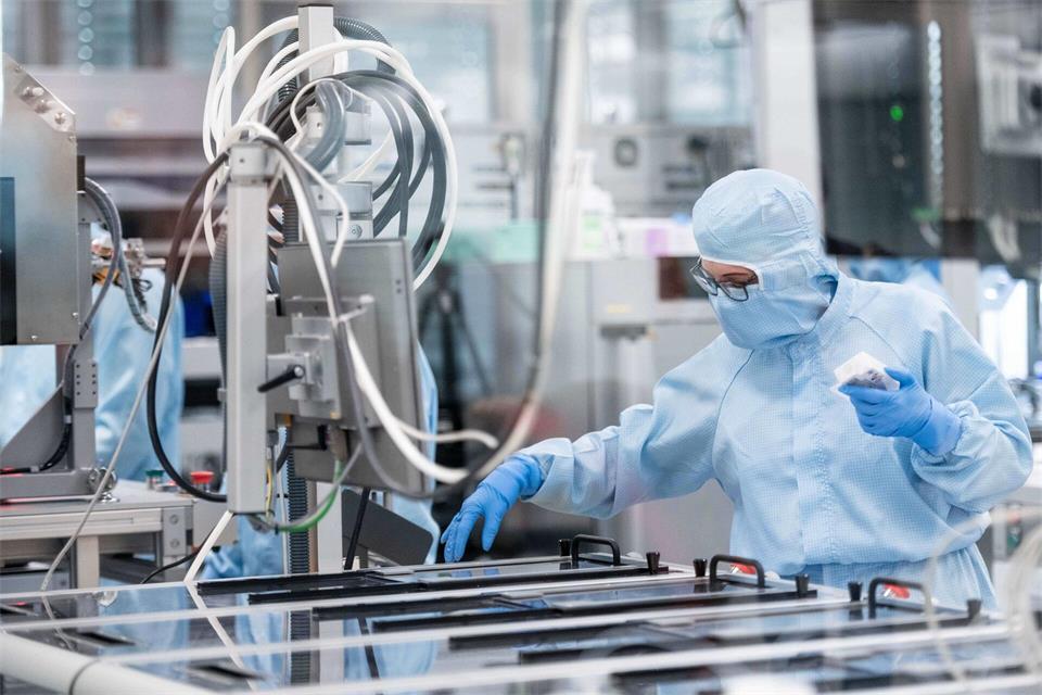 Der Finanzinvestor EGT hat ein Angebot für den Diagnostikkonzern Qiagen vorgelegt (Archivbild)Fabian Strauch/dpa