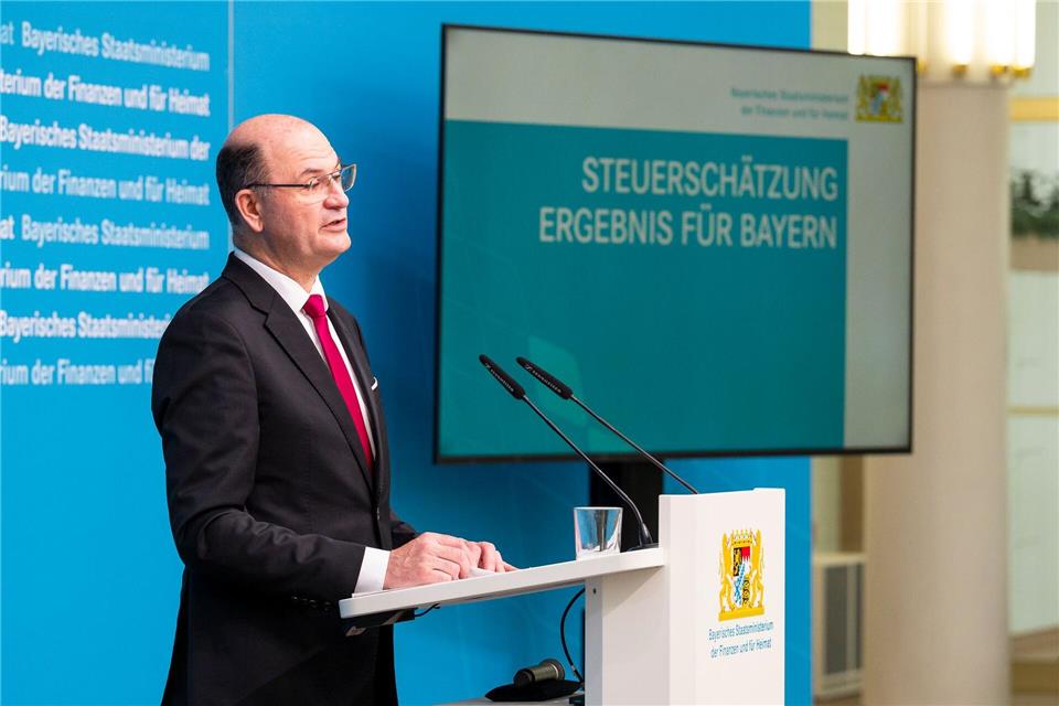 Der Finanzminister präsentierte die Steuerschätzung für Bayern.Daniel Vogl/dpa