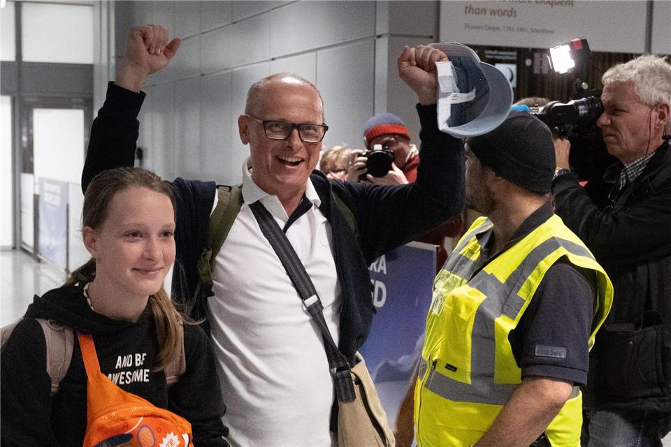 Der Flieger landete kurz nach 13.30 Uhr.Boris Roessler/dpa