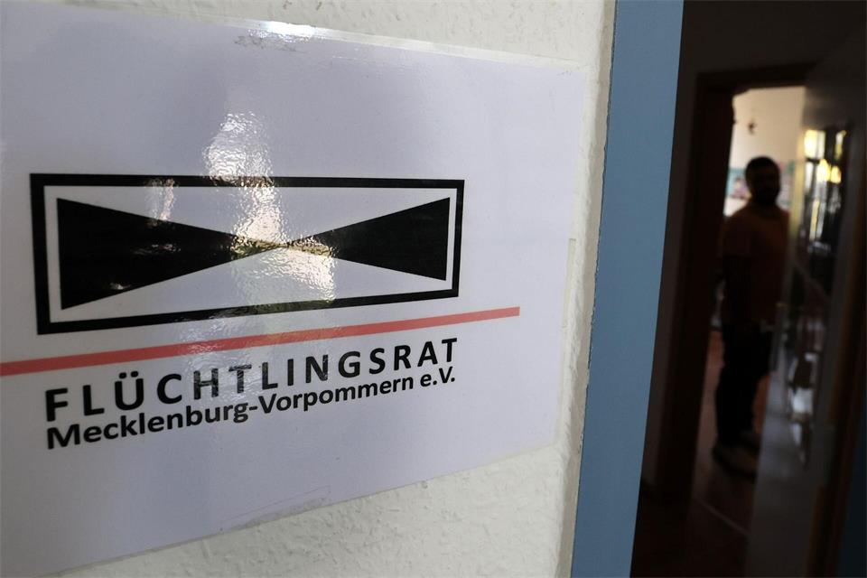 Der Flüchtlingsrat MV mahnt: „Seid Menschen!“ (Archivbild)Bernd Wüstneck/dpa