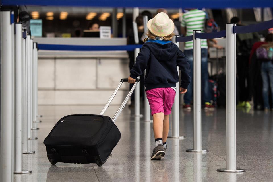 Der Flug in den Urlaub dürfte in diesem Jahr wegen des Kerosinmangels teurer werden.