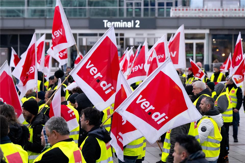 Flughafen München erwartet viele Ausfälle durch Warnstreik Der Flughafen München wird erneut von einem Warnstreik getroffen. (Archivbild)Sven Hoppe/dpa