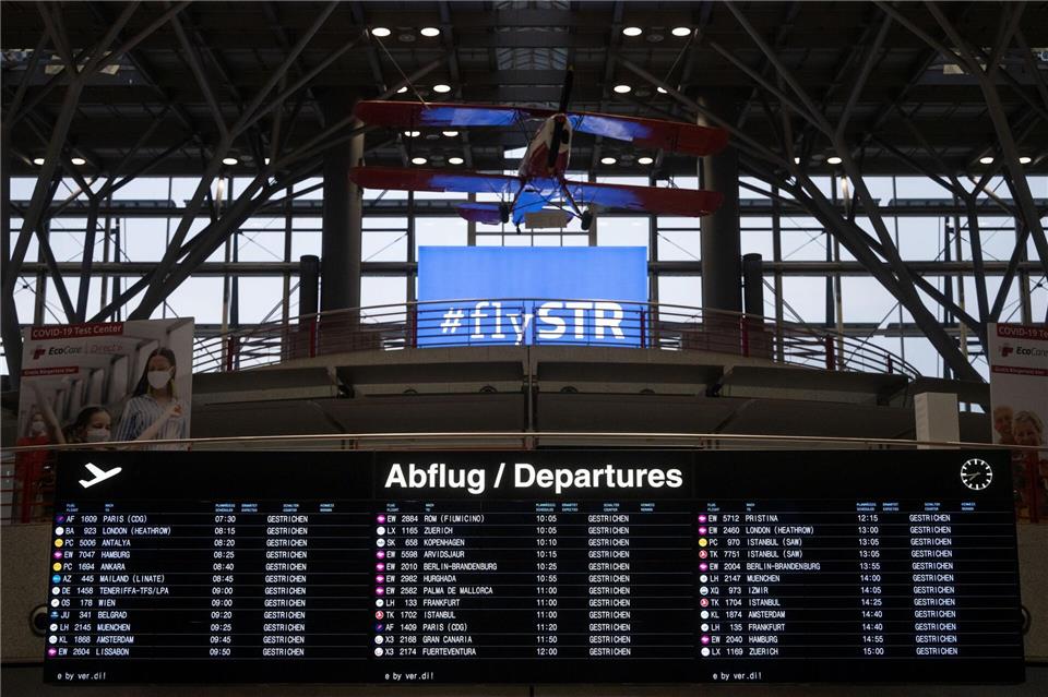 Der Flughafen Stuttgart bietet nun Schlafkabinen an. (Symbolbild)Marijan Murat/dpa