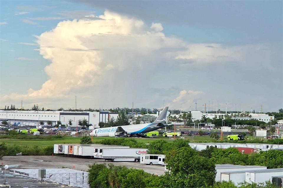 Der Flugverkehr wurde gesperrt.David Fischer/AP/dpa