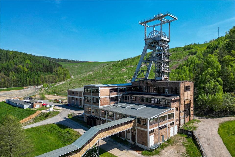 Der Förderturm samt Maschinenhaus von Schacht 371 gehört zu den Zeugnissen des Uranerzbergbaus im Unesco-Welterbe Montanregion Erzgebirge/Krušnohoří.Jan Woitas/dpa