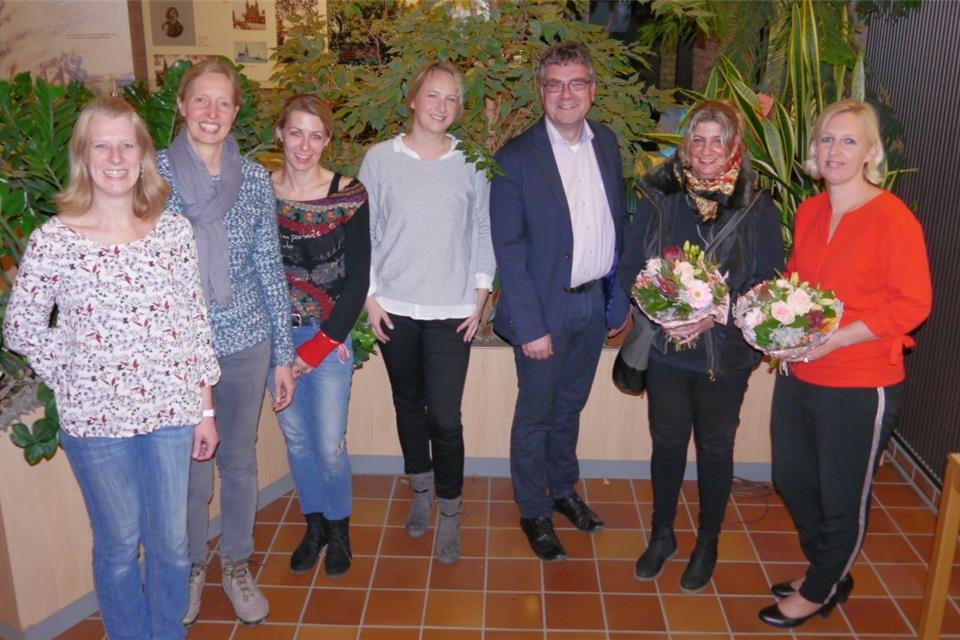 Der Förderverein der St.-Sebastian-Schule (von links): Nicole Hutton, Lydia Ridder, Kathrin Franken, Stephanie Meyer, Schulleiter Thomas Schlüter, Maria Kowalsky und Sabine Bold.