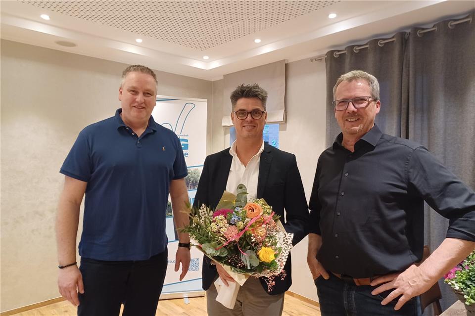 Der Fraktionsvorsitzende Volker van Wasen (l.) und der Vorstandsvorsitzende Rupert Koller (r.) freuten sich über den Besuch von Bürgermeister Dirk Kuhmann (Mitte).