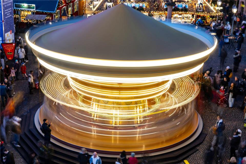Der Frankfurter Weihnachtsmarkt endete am Montag mit konstanten Besucherzahlen. (Archivbild)Boris Roessler/dpa