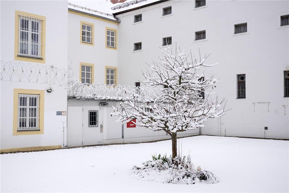 Der Freistaat will das ehemalige Gefängnis in Neuburg ann der Donau verkaufen. Sven Hoppe/dpa