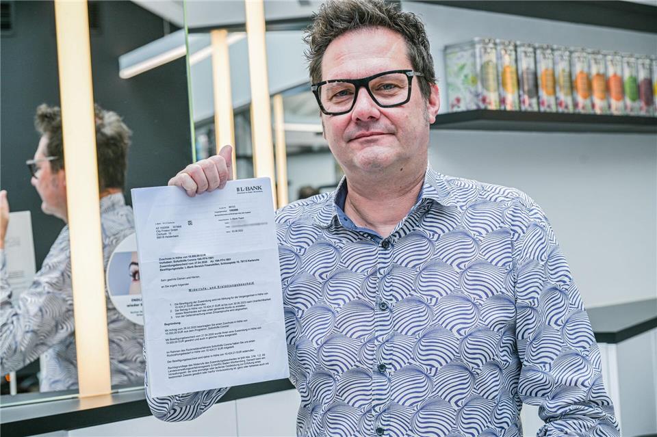 Der Friseur Holger Schier aus Heidenheim an der Brenz hat in erster Instanz vor dem Verwaltungsgericht Stuttgart gewonnen - doch die L-Bank ging in Berufung. Jason Tschepljakow/dpa