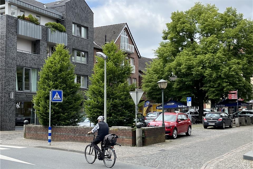 Der Froschbrunnenplatz soll in Verbindung mit dem Kirchplatz ab 2026 umgestaltet werden. Dazu sind auch Kanalbauarbeiten erforderlich.