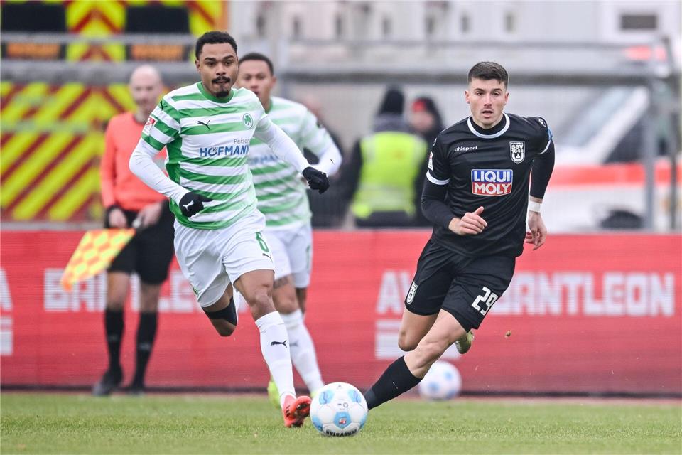 Greuther Fürth wochenlang ohne verletzten Bansé Der Fürther Sacha Bansé (l) fällt mehrere Wochen aus.Harry Langer/dpa