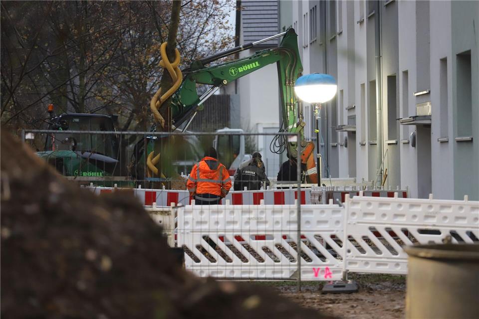 Der Fundort von zwei Weltkriegsbomben in Köln liegt direkt an Wohnhäusern im Stadtteil Köln-Gremberghoven.Sascha Thelen/dpa