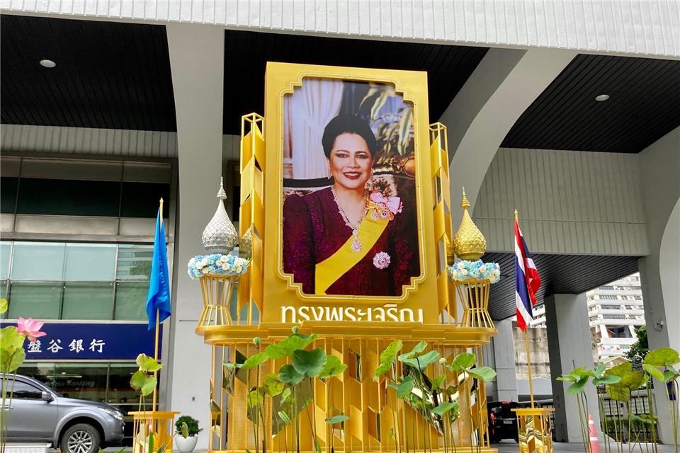 „Asiens Jacky Kennedy“: Thailands Ex-Königin Sirikit ist tot  Der Geburtstag der Königsmutter wurde traditionell als Muttertag begangen. (Archivbild)Carola Frentzen/dpa