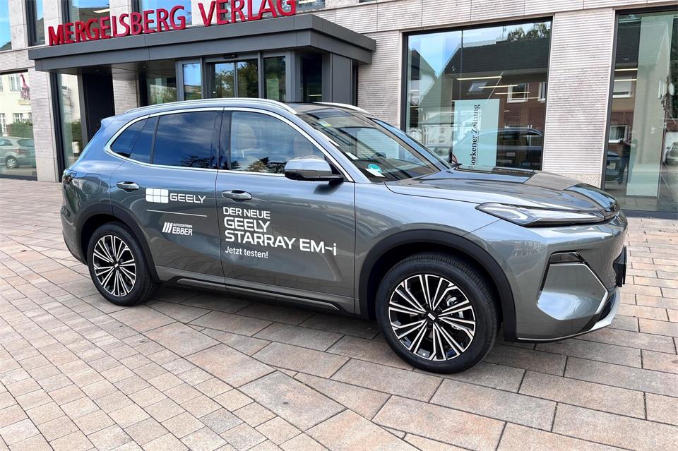 Der Geely Starray EM‑I in der Gesamtansicht – modernes Kompakt‑SUV mit klaren Linien.
