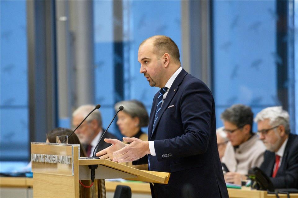 Der Gemeindenotfallsanitäter und der Telenotarzt seien ein Schritt in die richtige Richtung, um die Versorgungssicherheit zu stärken, sagte der Abgeordnete Daniel Roi (AfD).Klaus-Dietmar Gabbert/dpa