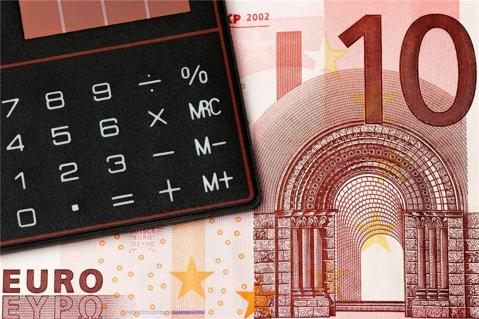 Der Gemeinderat hat den Haushaltsentwurf an die Fachausschüsse zur weiteren Beratung verwiesen.