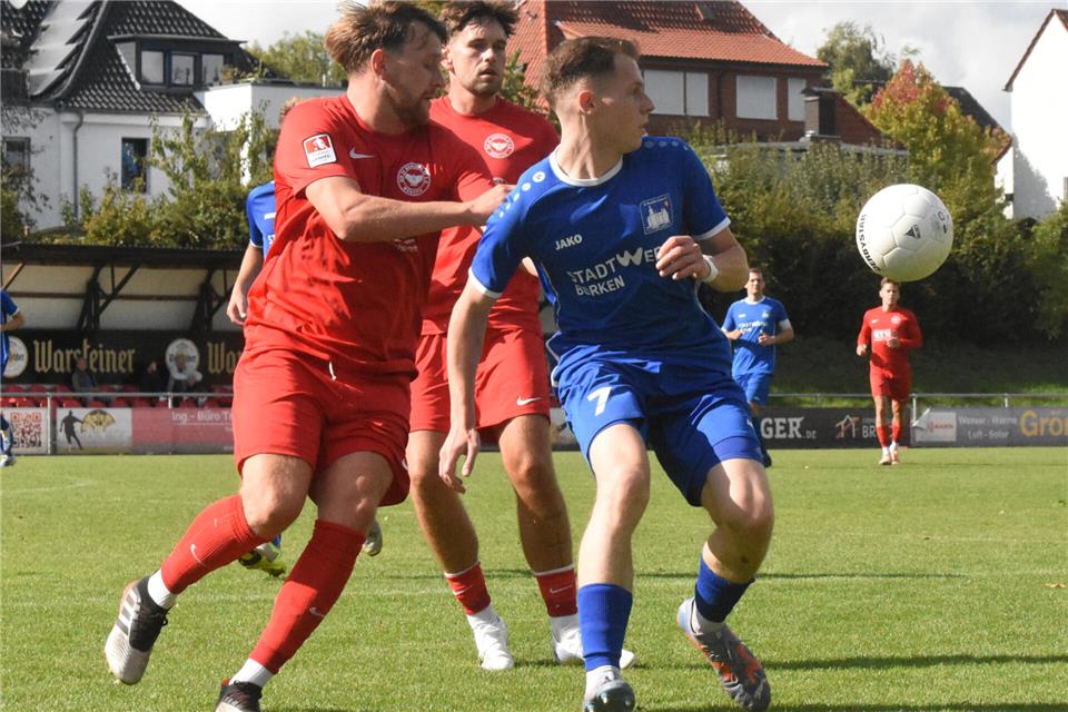 Der Gemener Neuzugang Fynn Borremans (rechts) zählte in der Hinrunde zu den stärksten Akteuren im Trikot des Landesligisten. Foto: