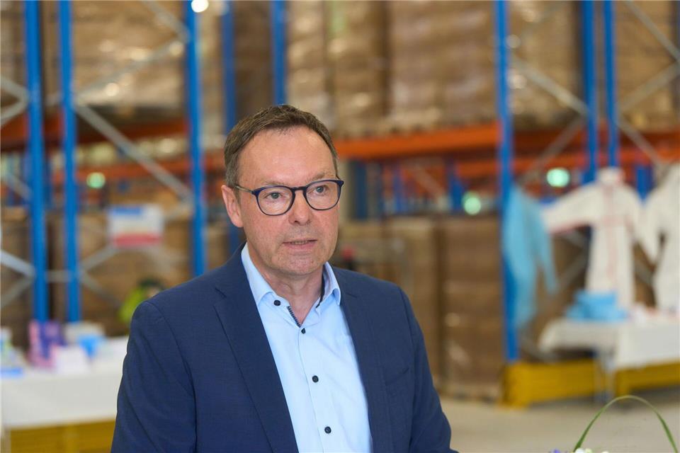 Der Geschäftsführer des Landeskrankenhauses, Alexander Wilhelm, soll seinen Vertrag verlängern. (Archivbild)Thomas Frey/dpa